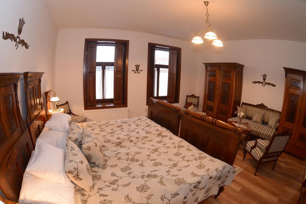 Levendula Porta Es Pajtaszinhaz Hotel Orfű Værelse billede