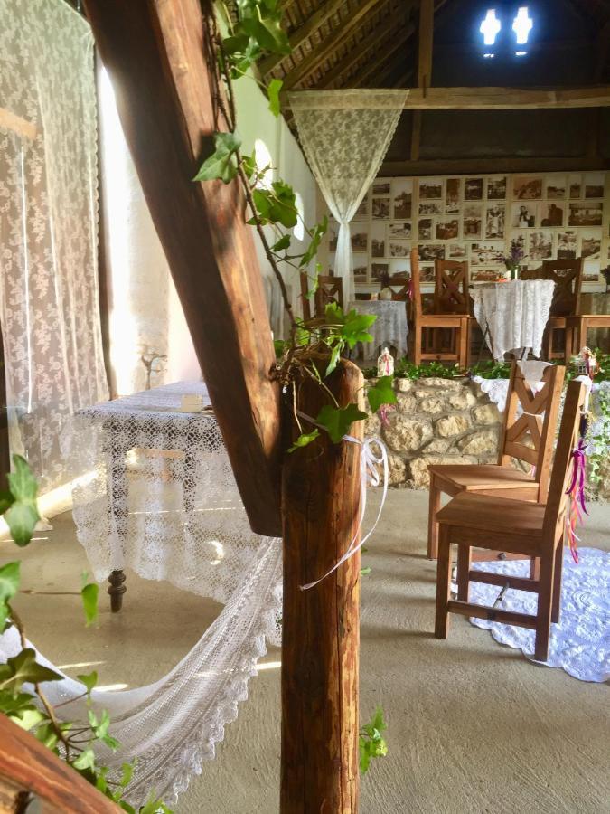 Levendula Porta Es Pajtaszinhaz Hotel Orfű Eksteriør billede
