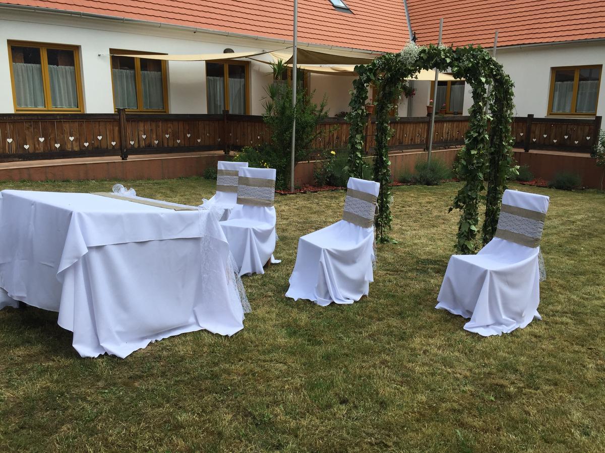Levendula Porta Es Pajtaszinhaz Hotel Orfű Eksteriør billede